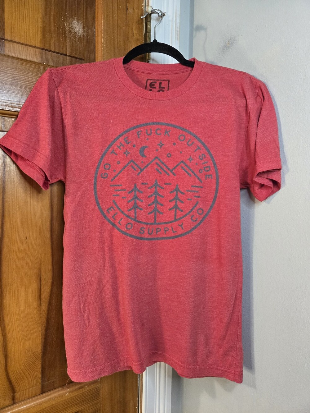 ELLO Women's Outdoor Graphic Tee Red Sz S